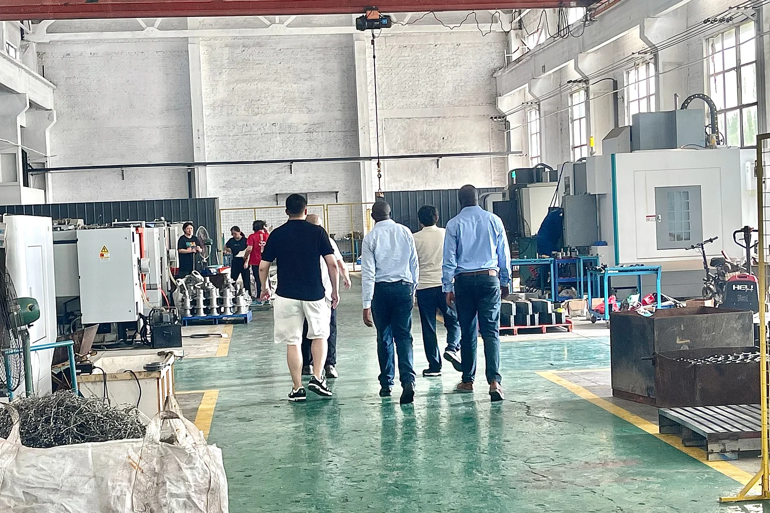 YUXIN team and customers reviewing the production floor together
